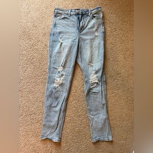 Hollister Ultra High Rise Mom Jean Size 27